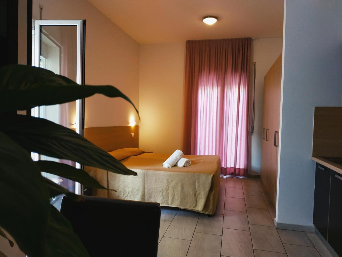 Residence Hotel Rubino Fogliano Marina Ngoại thất bức ảnh