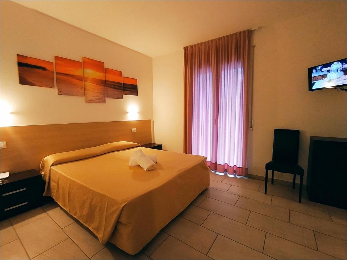 Residence Hotel Rubino Fogliano Marina Ngoại thất bức ảnh